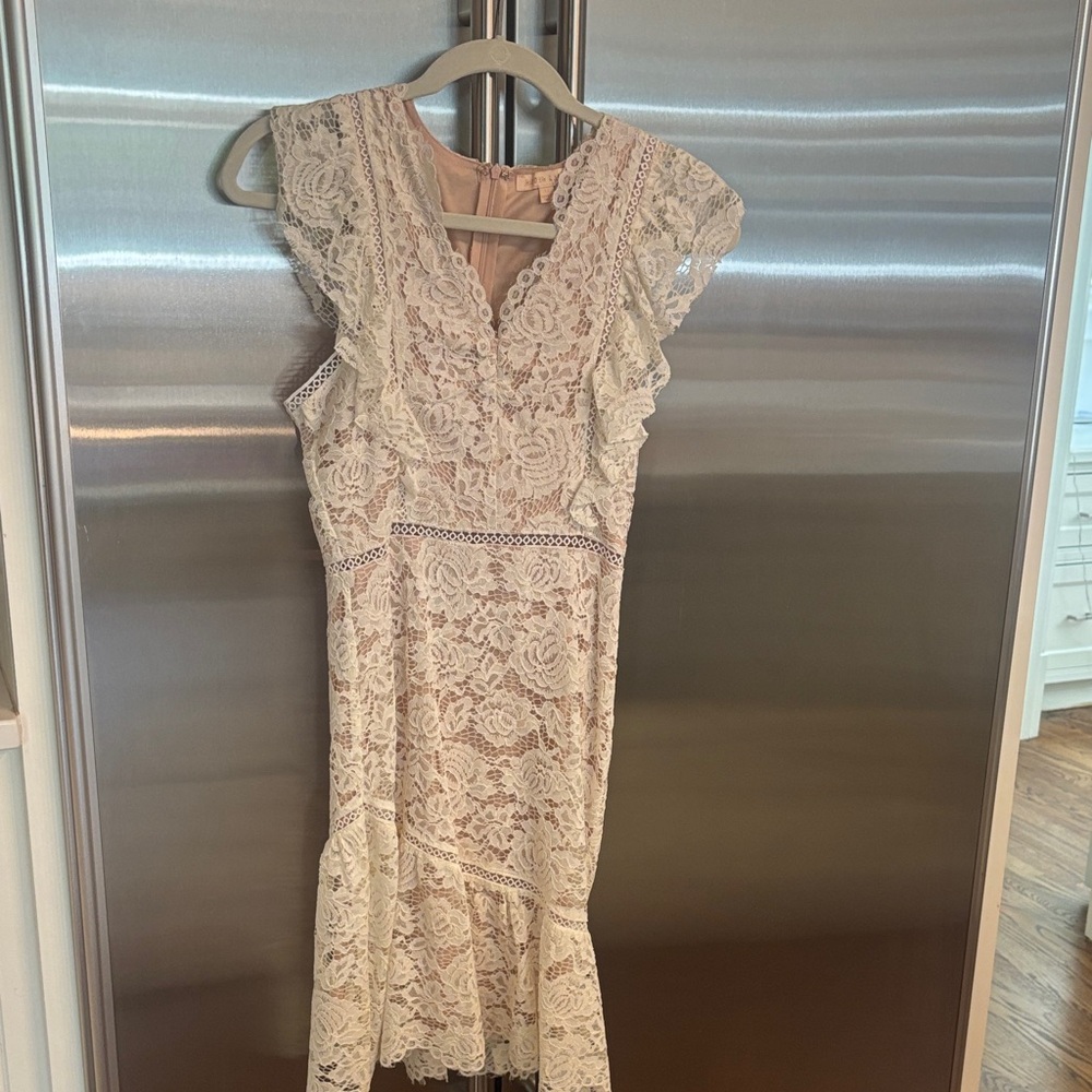 Chic Lace Midi Dress in Cream